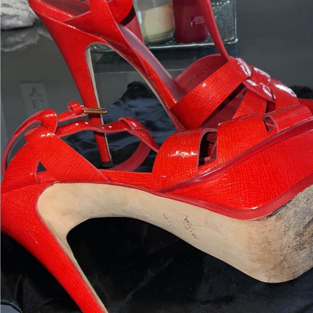 Made in Italy
Size 39 1/2(38.5 US)
heels ( measure 5.3
inches in height